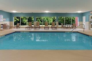 günstige Angebote für Holiday Inn Express Hotel & Suites Charlotte-Arrowood
