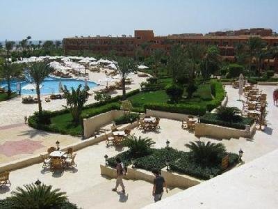 Urlaub im Urlaub Last Minute im Amwaj Oyoun Resort & Spa - hier günstig online buchen