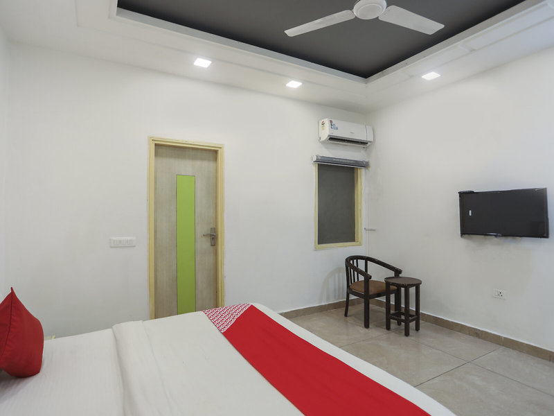 Urlaub im Hotel Cladis - Noida Sector 15 by OYO 2024/2025 - hier günstig online buchen